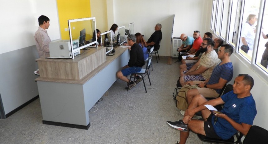 Los mayores de 70 años y quienes tengan impuestos al día tendrán carnet gratuito