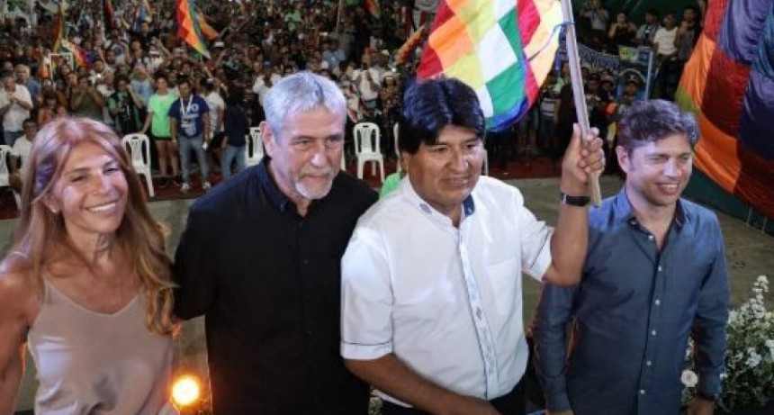 Kicillof participó del acto por el Día del Estado Plurinacional de Bolivia en Avellaneda