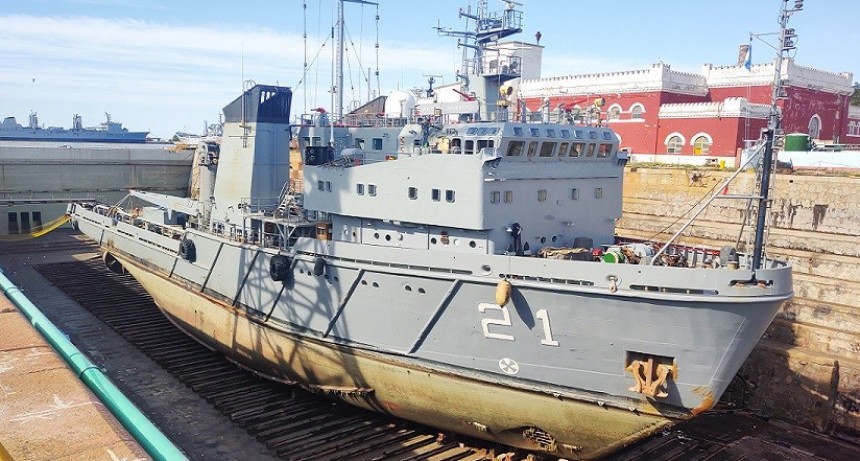 El aviso ARA “Puerto Argentino” realiza tareas de mantenimiento