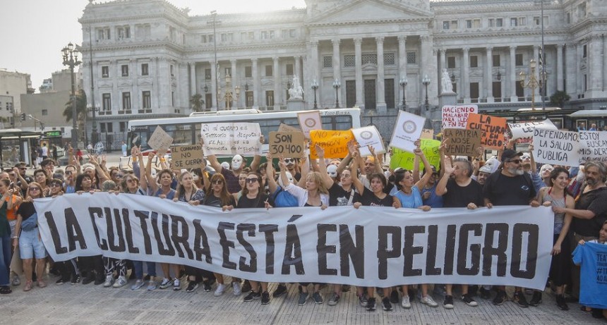Autoconvocatoria artística frente al Congreso