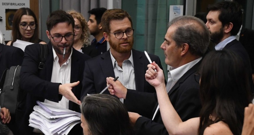 Escándalo: el gobierno negocia un dictamen blue porque no le sirve el que se votó