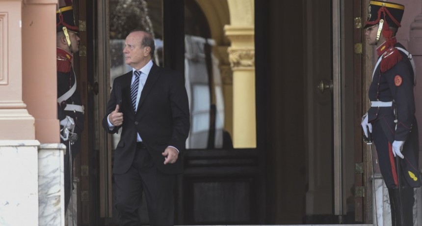 Milei echo a Ferraro y desguazó su ministerio entre Caputo y Posse