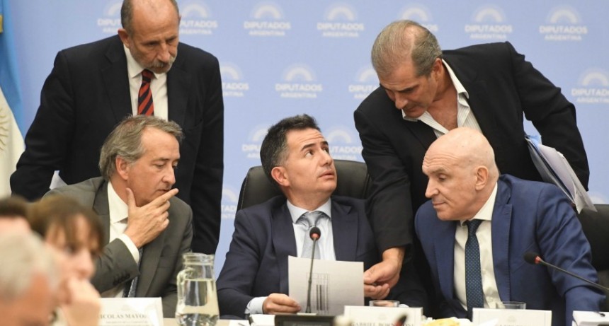 Milei entregó el paquete fiscal para evitarse una derrota humillante en Diputados