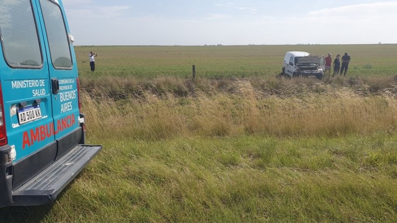 Volcó un vehículo en la ruta de ingreso a Pehuen Co