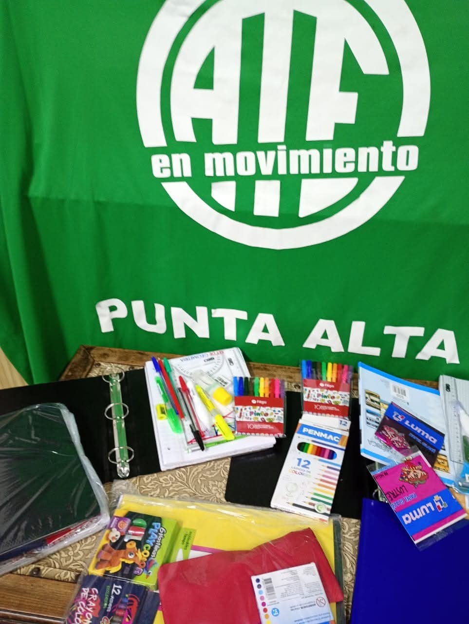 ATE ENTREGA KIT ESCOLAR GRATUITO