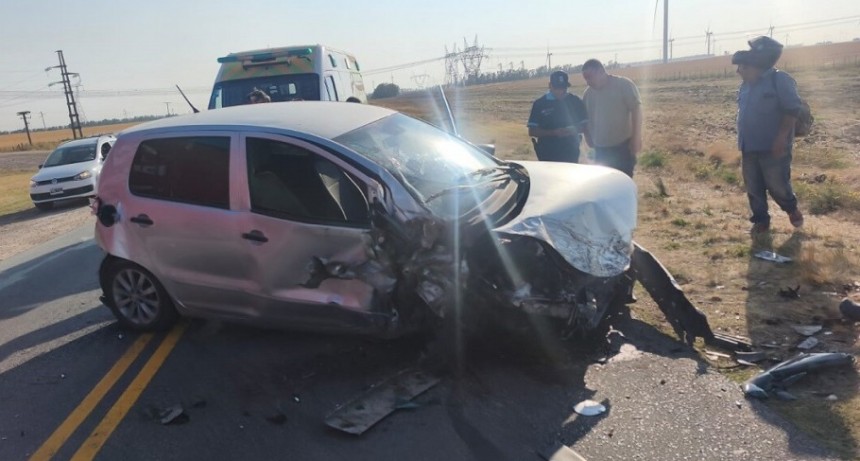 Fuerte choque y vuelco en la Ruta 51 entre un auto y una camioneta