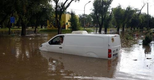 Una hora de lluvia intensa y anegamientos en Mar del Plata: cómo seguirá el tiempo en los próximos días