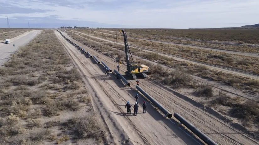 Avanza la construcción de un impresionante oleoducto que llegará hasta el Puerto Rosales