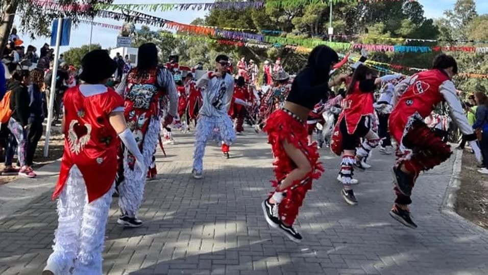 Comparsa, murga y batucada en otra edición del corso barrial