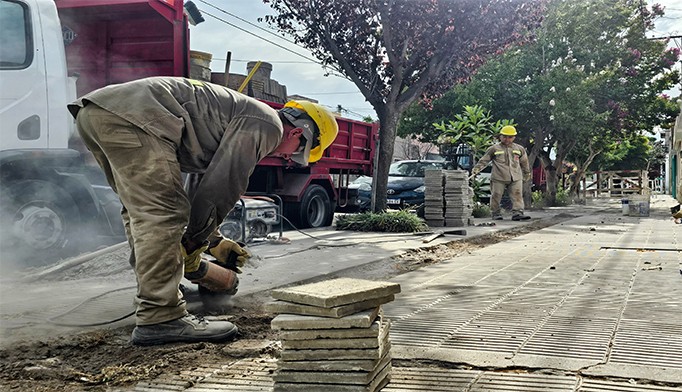 COMENZÓ LA PRIMERA ETAPA DE REPARACIÓN DE VEREDAS AFECTADAS POR LA OBRA DE RECAMBIO DE CAÑERÍAS