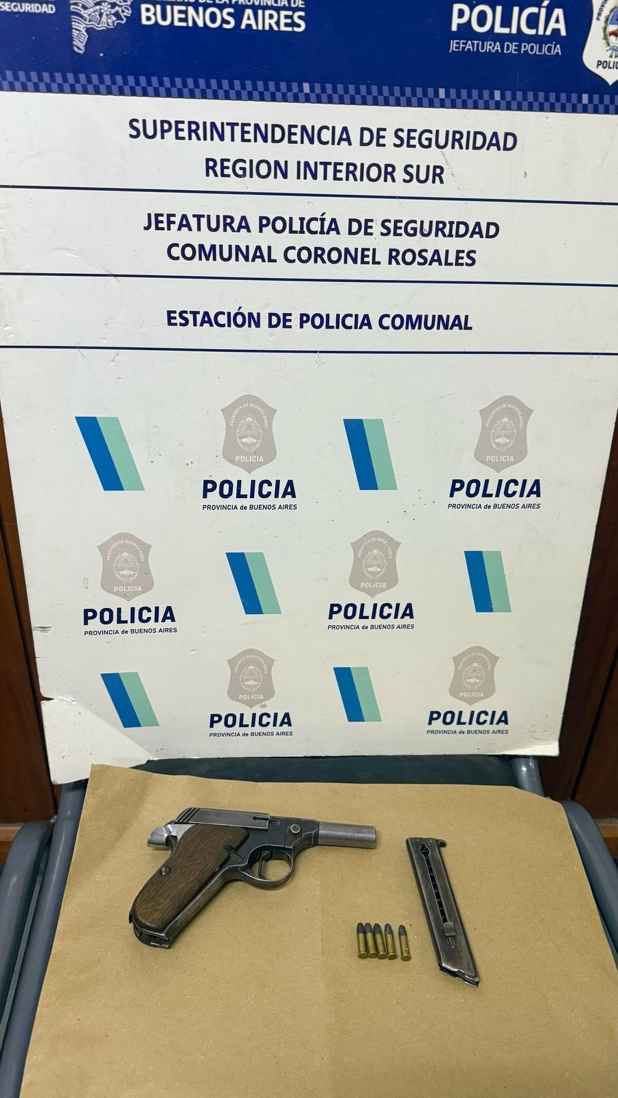 Detienen a Pareja por llevar un arma de fuego calibre 22