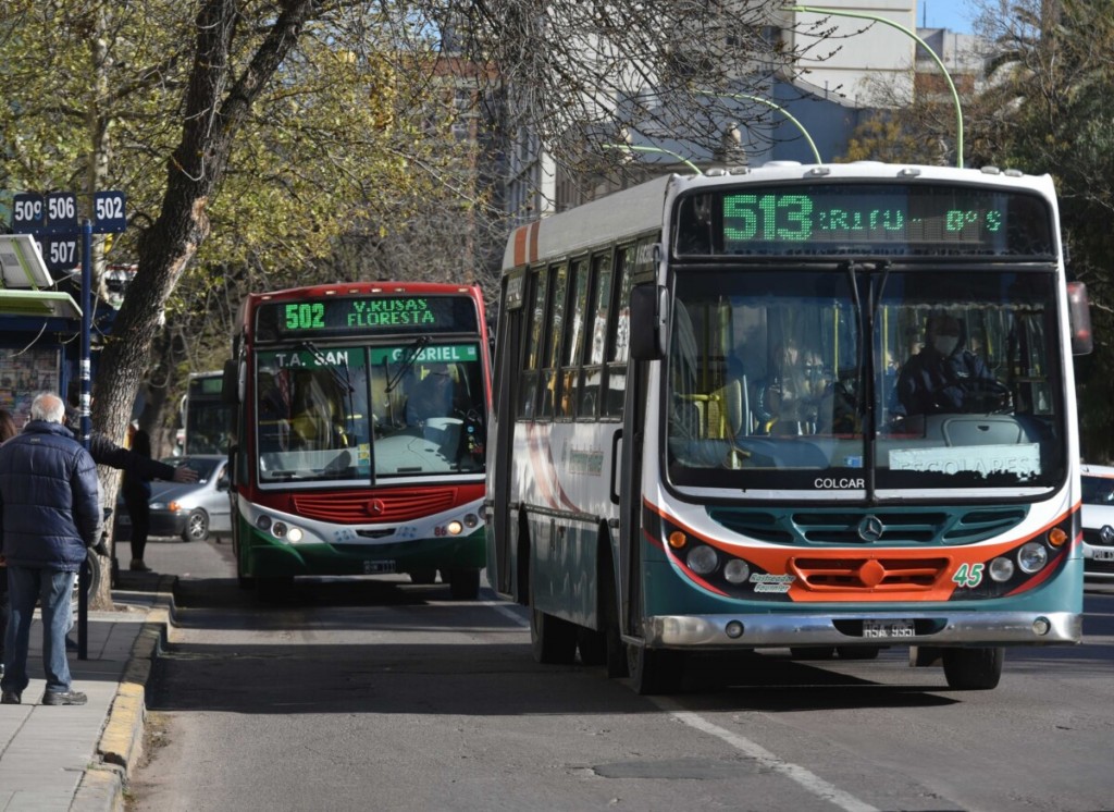 Paro de colectivos en Bahía Blanca: la UTA se suma a la protesta de la CGT contra la reforma laboral