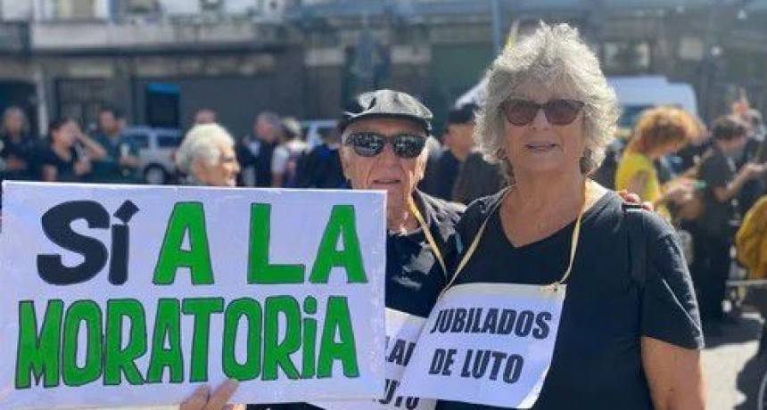 El Gobierno limita contratos a estatales mayores de 65 años y crece la preocupación por el acceso a la jubilación