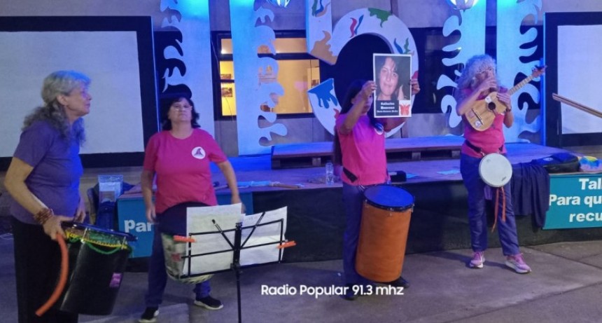 Entre la madera y el tambor: arte, memoria y denuncia en “Tallando Identidad”