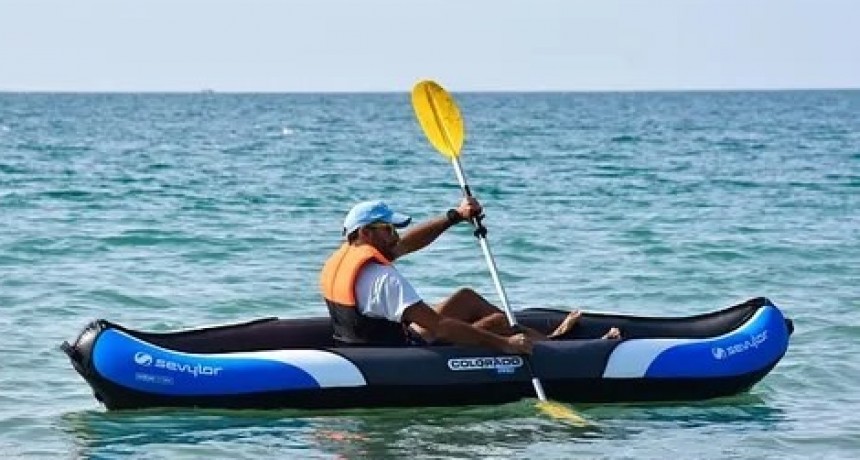 Rescatan en Pehuen Co a un kayakista que quedó a la deriva a más de un kilómetro de la costa