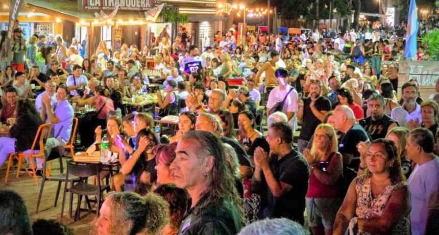 Pehuen Co vivió un fin de semana colmado de música y carnaval