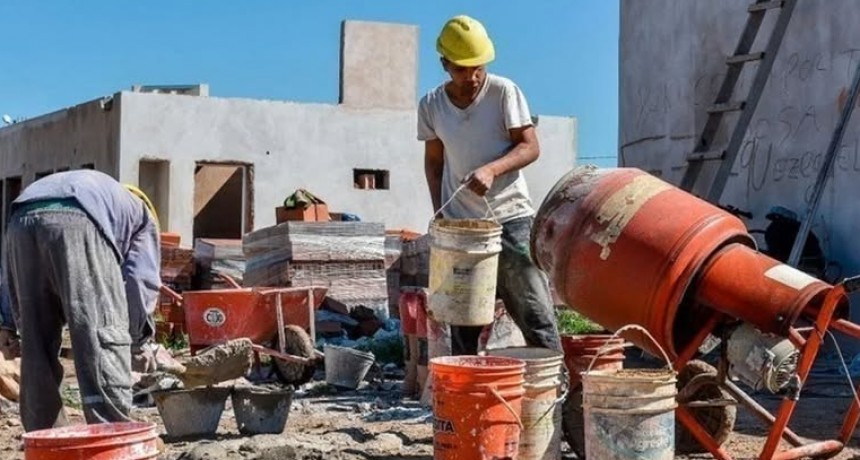 Crisis en la construcción: advierten por la pérdida de 120.000 empleos y el impacto de la apertura económica