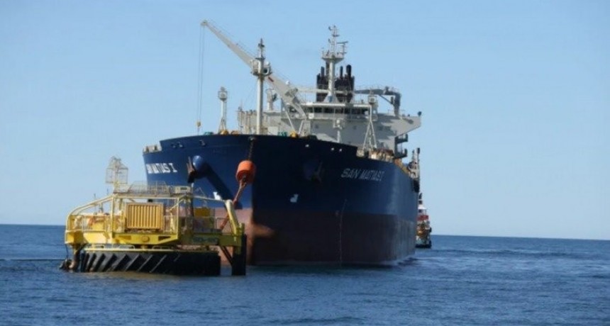 Con Puerto Rosales como punto de salida, crece la exportación de crudo