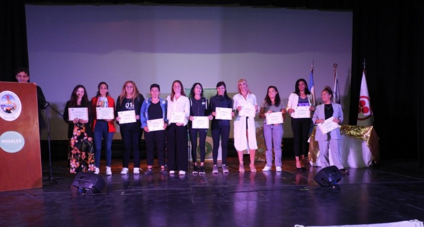 Reconocimientos a “Mujeres destacadas en el deporte” en Rosales