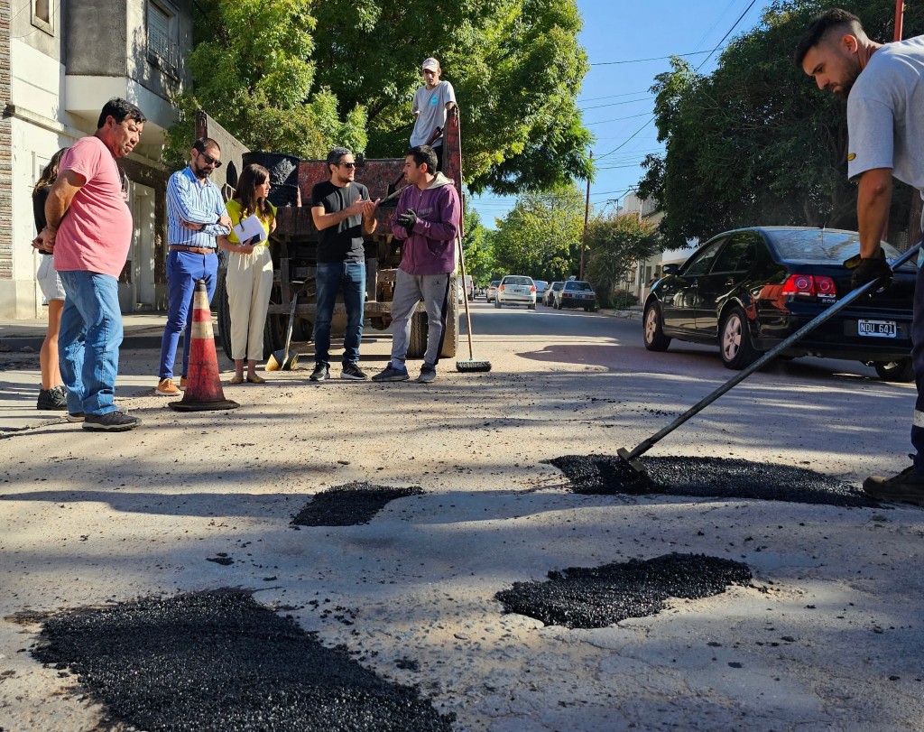 El municipio reanuda tareas de Bacheo en diferentes calles de la ciudad