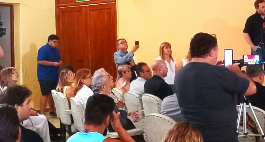 Fuerte respuesta del bloque de concejales Pro-Ari tras el discurso de Aristimuño