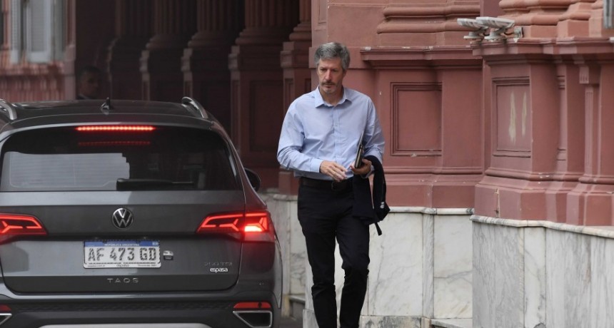 Milei acelera fuerte la licuación del ahorro de la gente y creen que busca apurar la dolarización