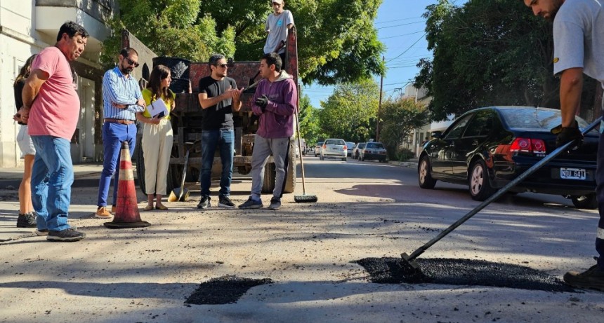 El municipio reanuda tareas de Bacheo en diferentes calles de la ciudad
