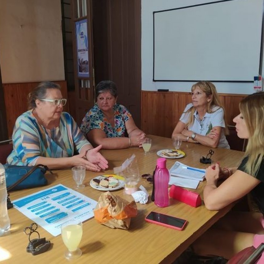 Mes de la Mujer: Intensa actividad de la Asociación Civil de Enfermeras-HNPB 1982 Por Malvinas
