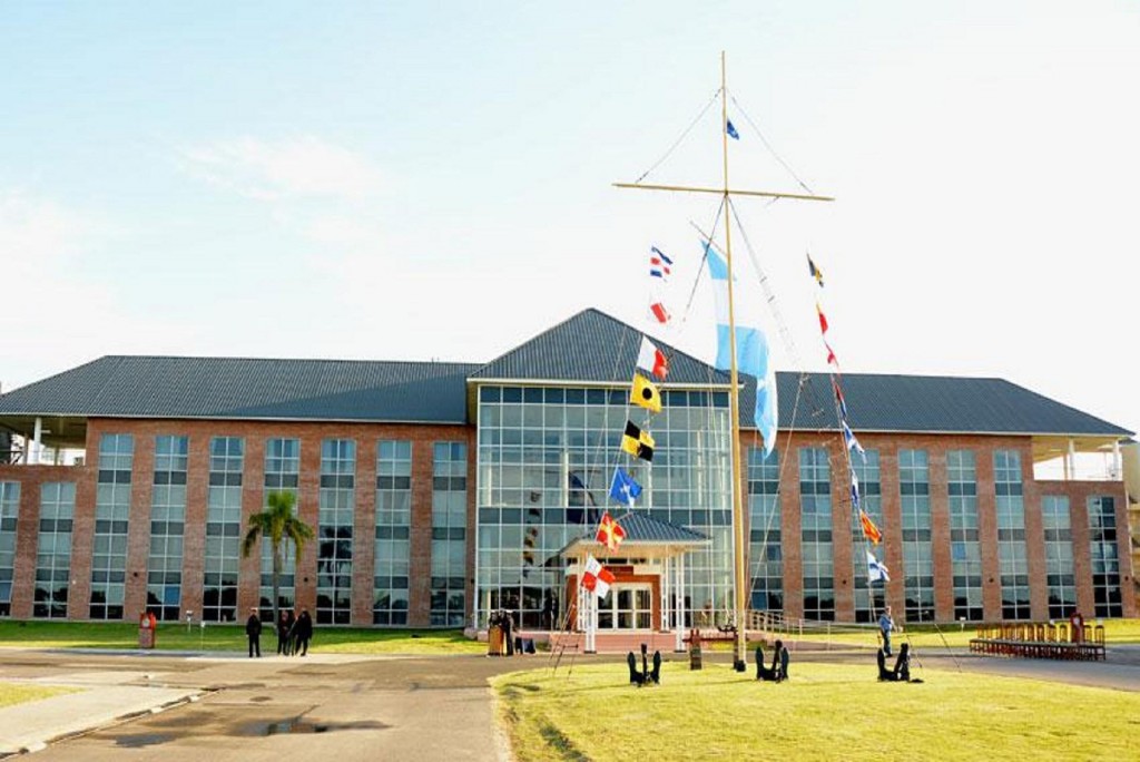 El Liceo Naval &ldquo;Almirante Brown&rdquo; incorpora Guardiamarinas de la Reserva Naval