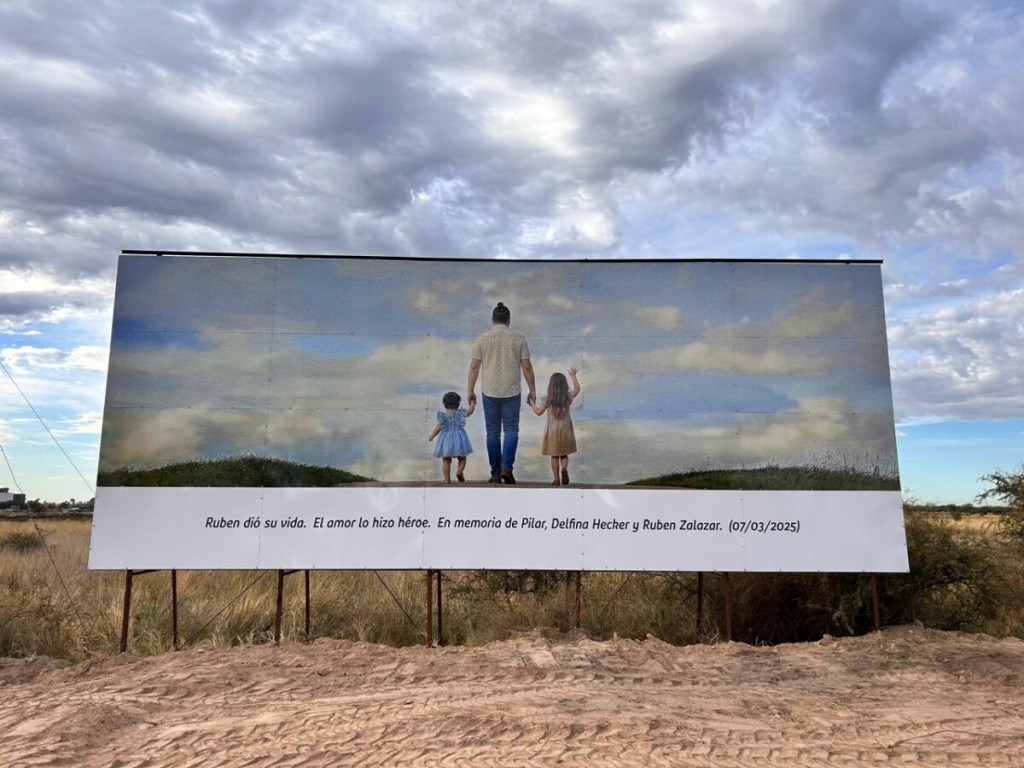 Instalan un mural en memoria de las hermanas Hecker y Rub&eacute;n Zalazar a un a&ntilde;o de la inundaci&oacute;n