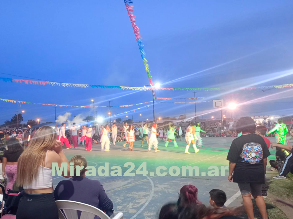 El barrio Laura vivi&oacute; su primer gran corso carnavalero