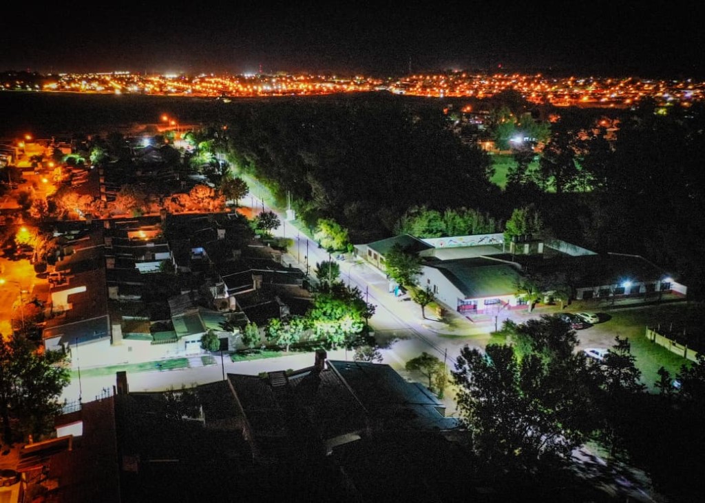Instalaron nuevas luminarias LED en el barrio Albatros XX