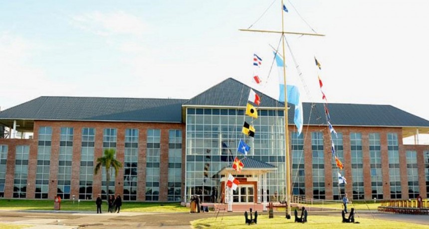 El Liceo Naval &ldquo;Almirante Brown&rdquo; incorpora Guardiamarinas de la Reserva Naval