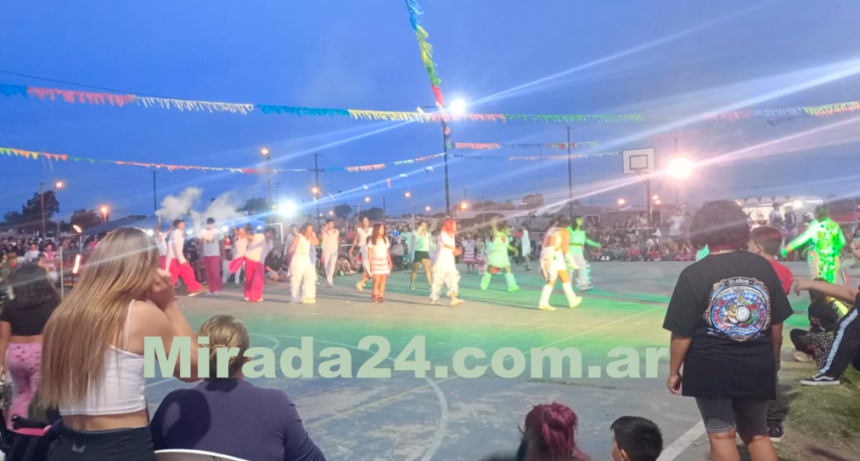 El barrio Laura vivi&oacute; su primer gran corso carnavalero