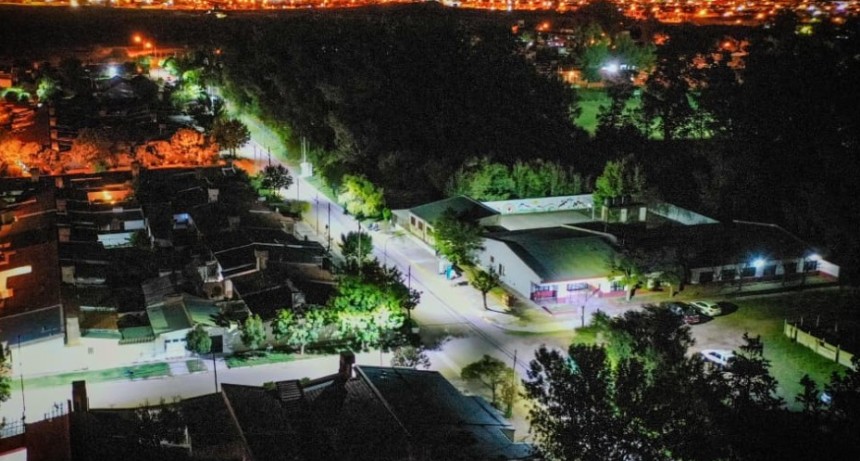 Instalaron nuevas luminarias LED en el barrio Albatros XX