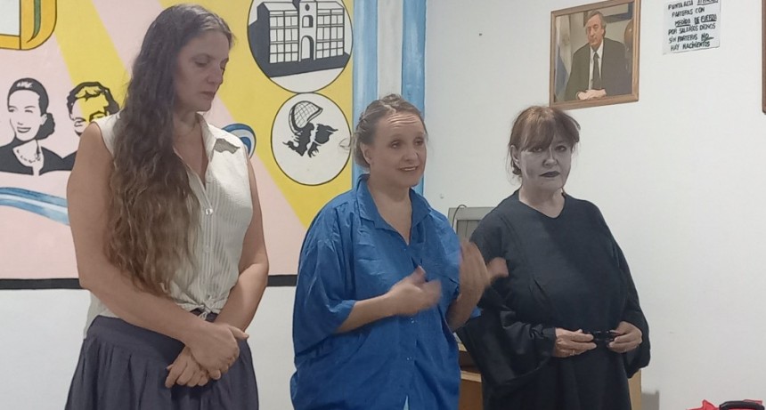  ¨Mujeres de Palabra¨ se presento en el PJ local de calle Pelegrini al 900