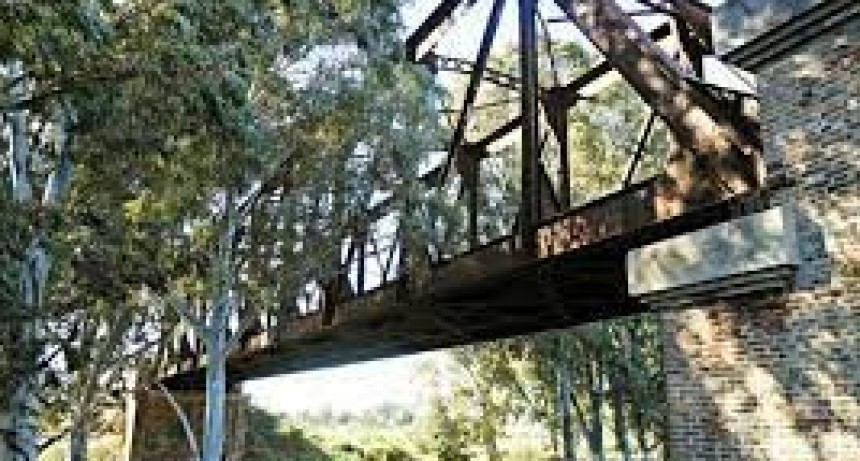 Encuentran el cadaver de masculino joven en el Puente Negro
