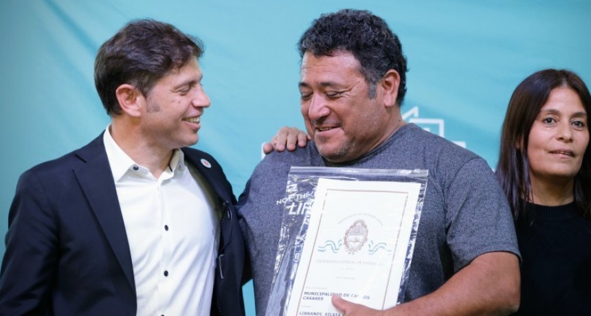 La Provincia entregó 377 títulos de propiedad gratuitos en Carlos Casares