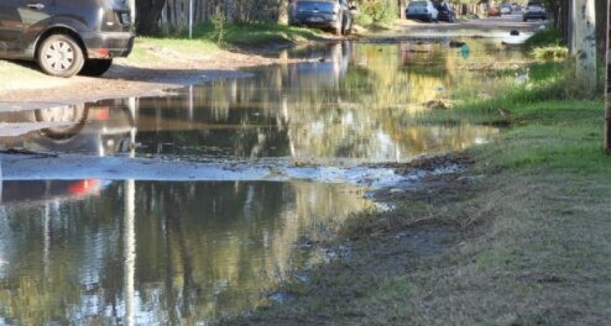 ABSA reparó caño de agua en calle González Fernández muy reclamado por los vecinos
