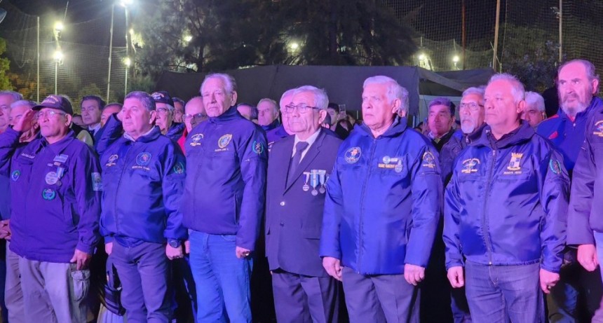 Emotiva vigilia en vísperas del 2 de abril en el  Centro de Veteranos de Guerra y Familiares de Caídos en Malvinas.