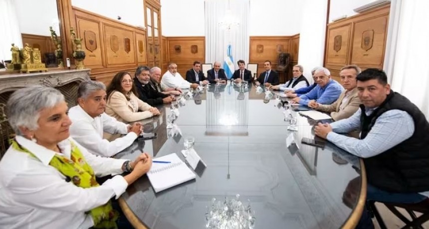 El Gobierno recibió durante 3 horas a Hugo Moyano y a la CGT para negociar una reforma laboral