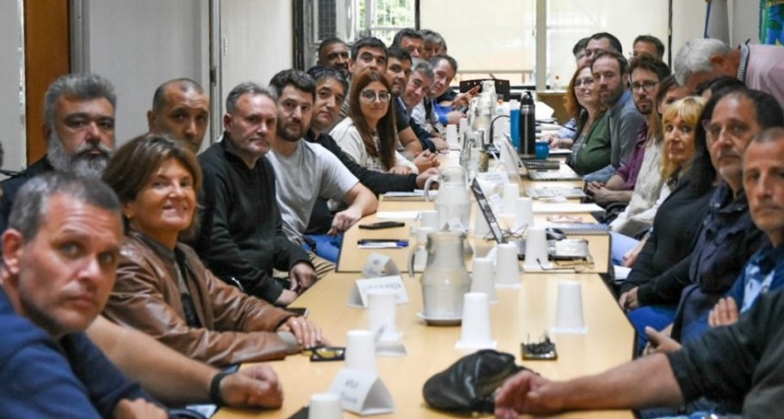 Estatales y docentes bonaerenses analizan el aumento que les ofreció el Gobierno
