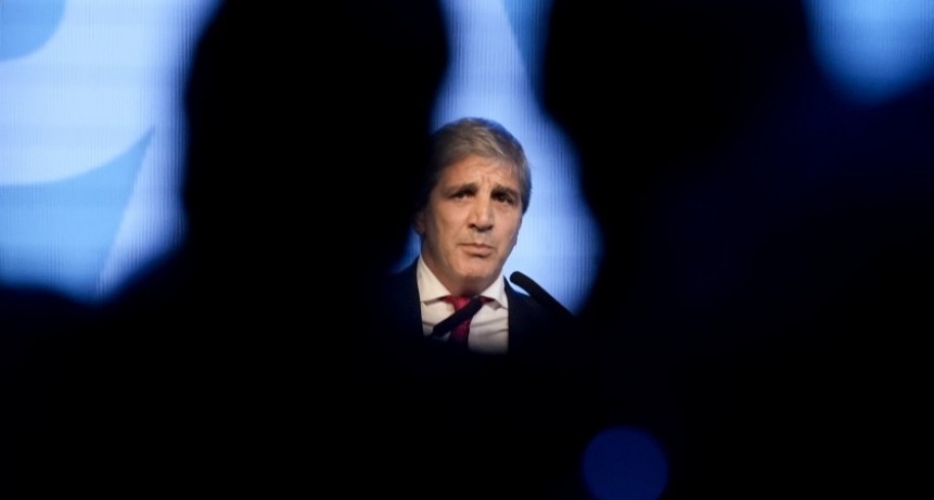 Caputo reconoce que el actual sistema cambiario no es 