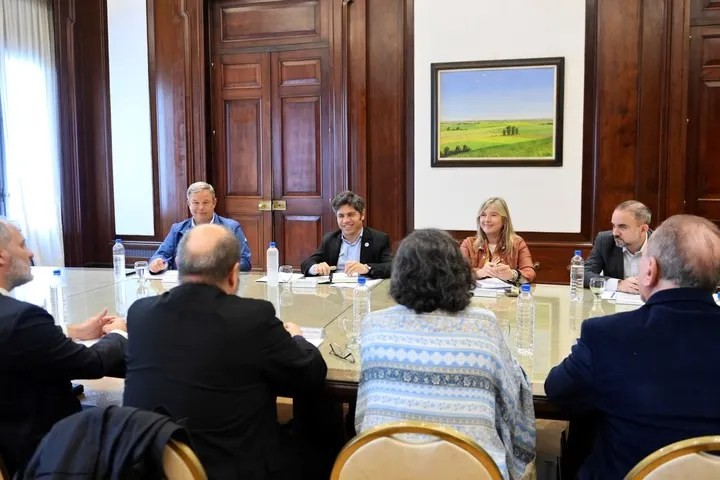 Kicillof se reuni&oacute; con referentes de iglesias evang&eacute;licas y analizaron la situaci&oacute;n social