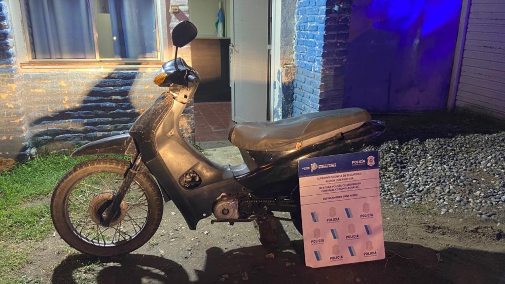 Demoran a un hombre armado con cuchillos y en moto sin documentaci&oacute;n