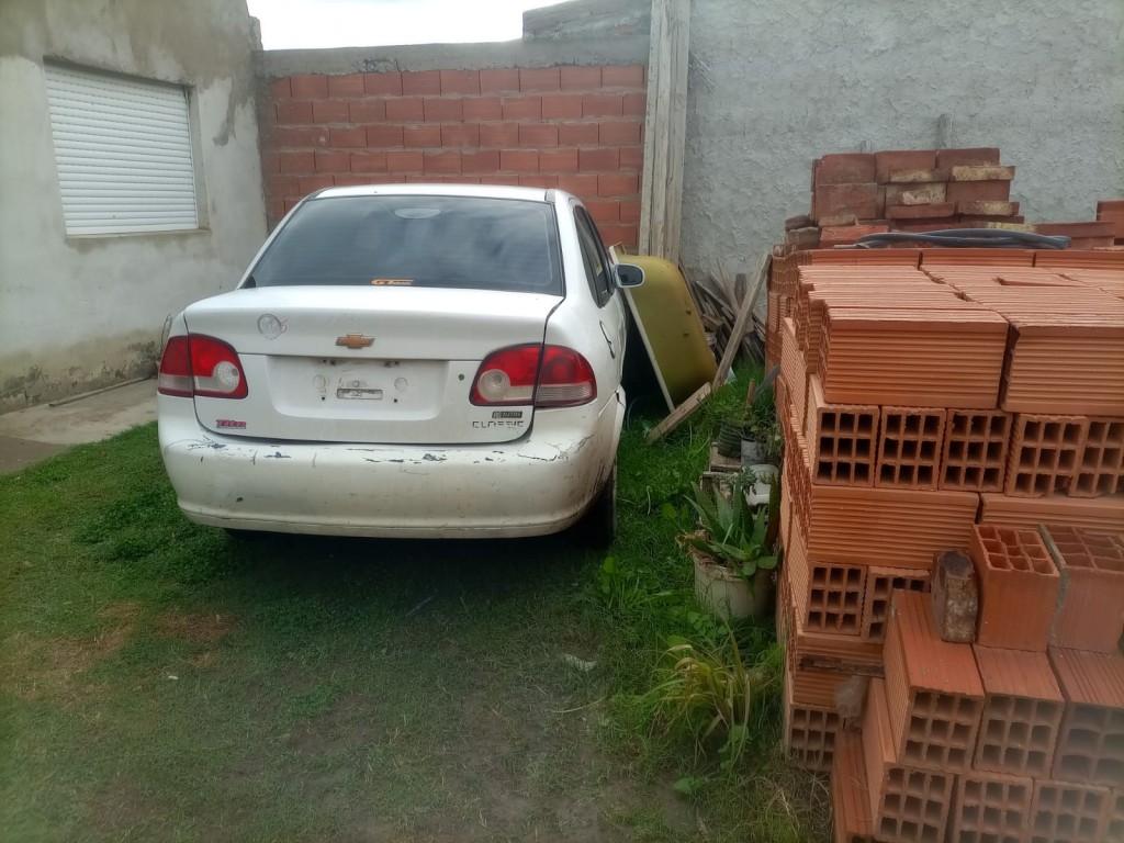 Recuperan auto robado tras persecuci&oacute;n y detienen a un joven en Punta Alta