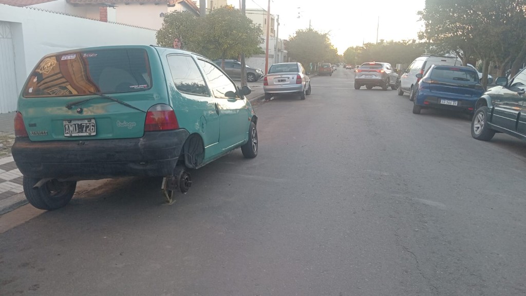 Cambiaban una cubierta y los atropellaron!!