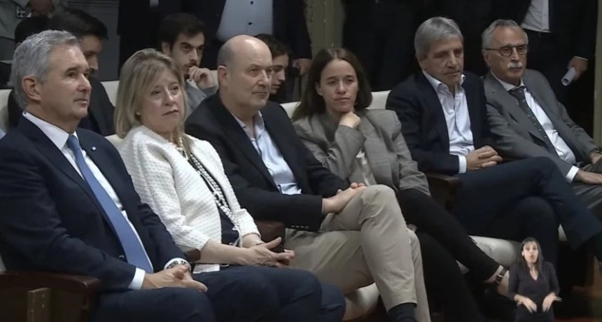 Milei aument&oacute; el sueldo de los ministros un 123%