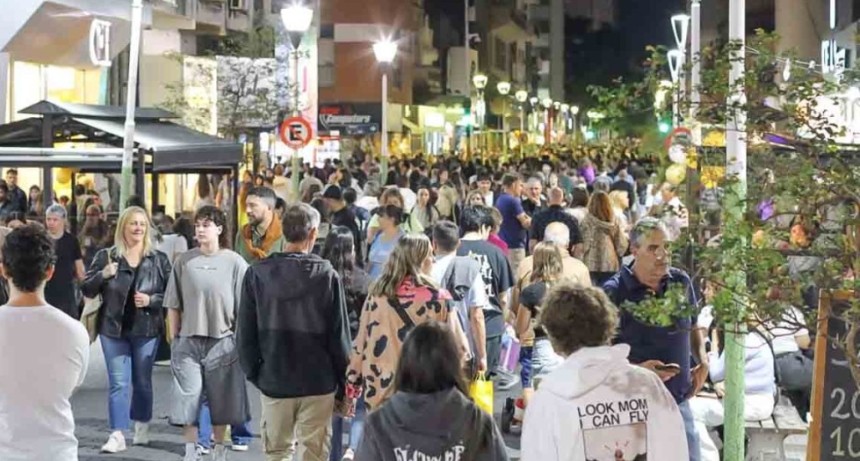 La Noche del Centro fue un &eacute;xito y una multitud disfrut&oacute; de los festejos