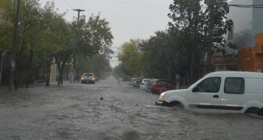 Temporal en Santa Rosa: hay inundaciones y piden no salir de las casas
